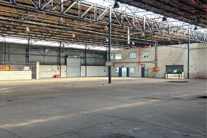 Industrial property in Anderbolt to rent: 2,695 sqm, superlink access, three-phase power.