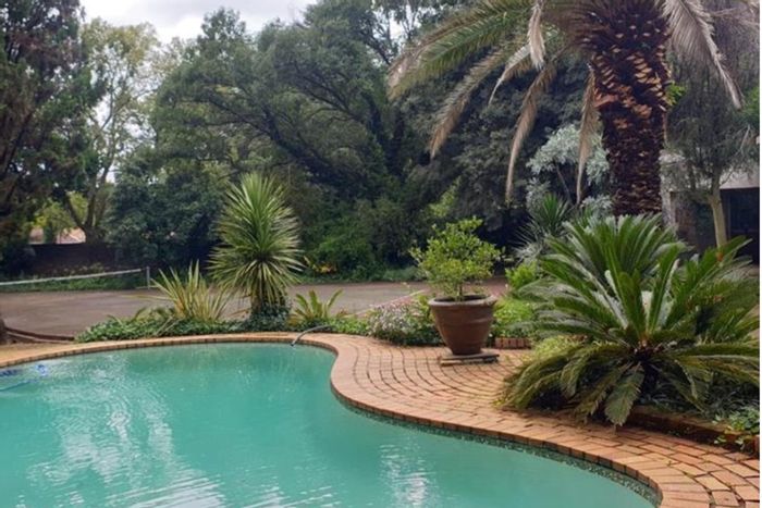 Spacious 5-Bedroom House with Pool, Lapa, and Income-Generating Flatlet in Meyerton Central. For Sale.