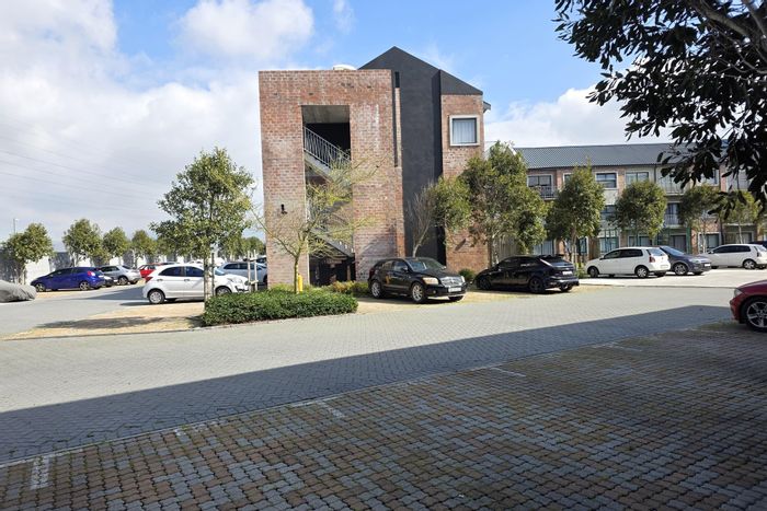 For Sale: 2-bedroom apartment in Ottery East with gym, daycare, and secure parking.