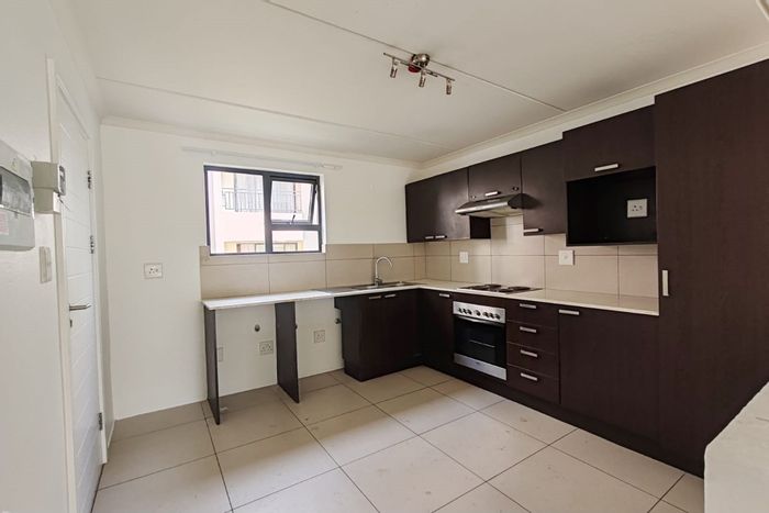 To Rent: 2 Bedroom Apartment in Dainfern with private garden and secure estate living.
