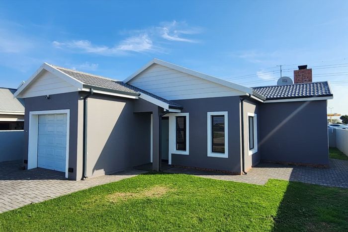 For Sale: House in Fountains Estate with 3 beds, garage, and open-plan living.
