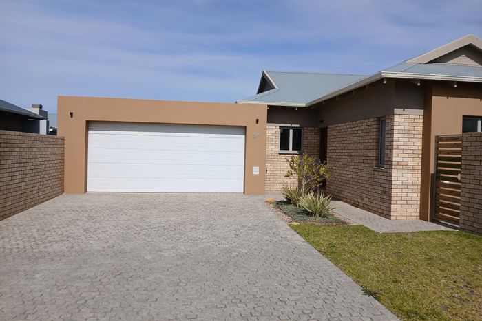 For Sale: House in Mooikloof Country Estate with 3 beds, security, and garden.