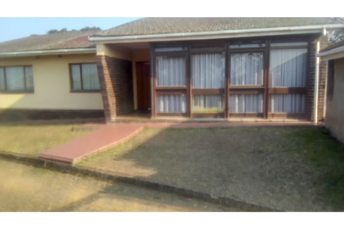 Malvern House For Sale: 3 beds, indoor pool, granny flat income, ample parking.