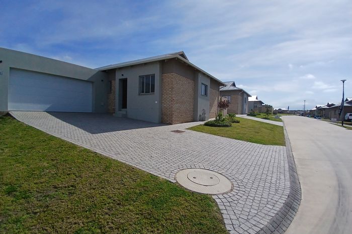 For Sale: House in Mooikloof Country Estate, 3 beds, pet-friendly, secure living.