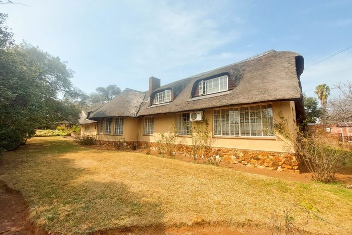 For Sale: Doringkloof House with pool, lapa, and spacious living areas.