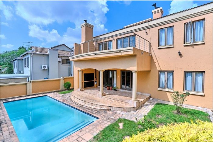 For Sale: House in Sagewood with 7 bedrooms, security, clubhouse, and pools.