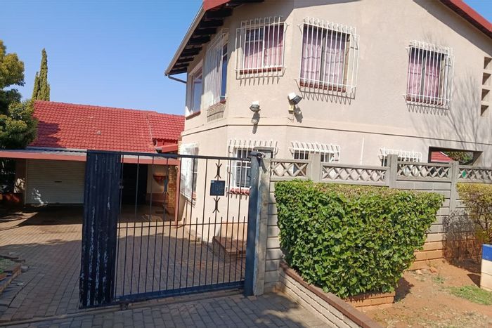 Versatile 5-bedroom house with pool, cottage, and ample parking in Mulbarton. For Sale.