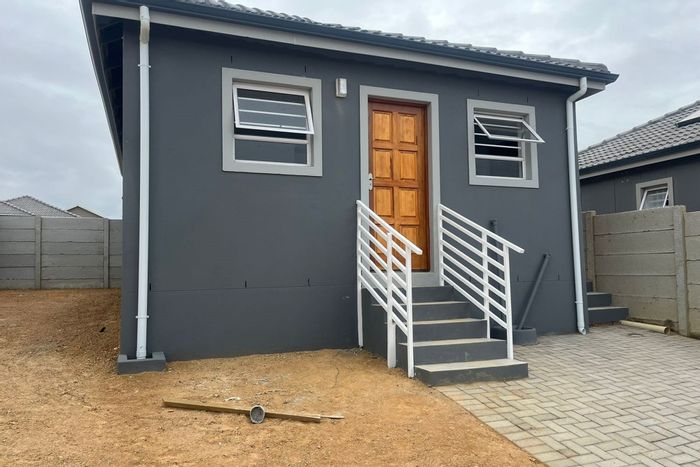 House for Sale in Groenheuwel: 2 Bedrooms, rental income potential, covered parking.
