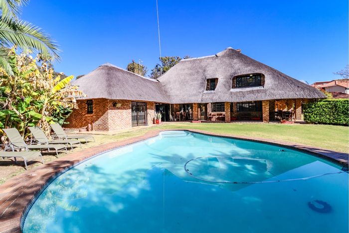 Vorna Valley House For Sale: 16 bedrooms, approved Res3 development, profitable lodge.