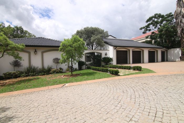 House To Rent in Dainfern Golf Estate: 6 bedrooms, pool, garden cottages, pet-friendly.