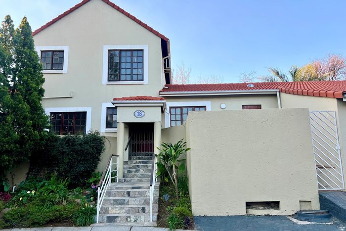 4-Bedroom Townhouse in Craigavon To Rent with Pool, Jacuzzi, and Inverter.