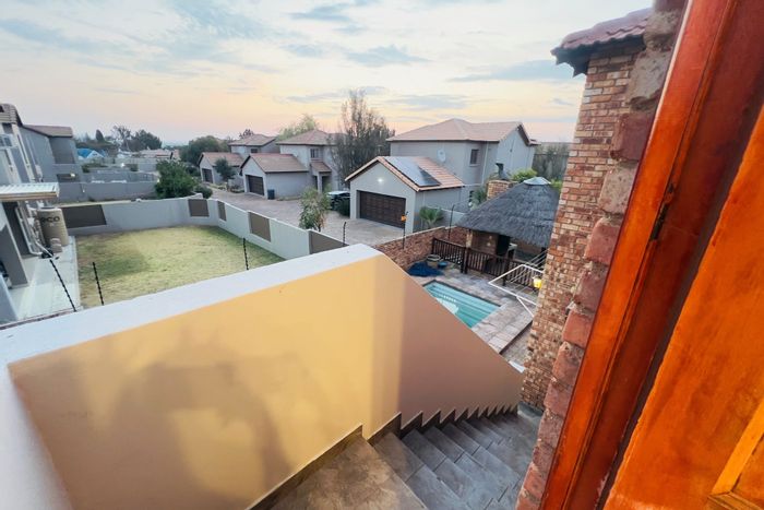 Kyalami House To Rent: 3 Bedrooms, Flatlet, Pool, Backup Power, Covered Parking.