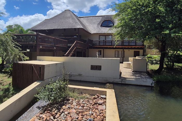 For Sale: 5-bedroom house in Blyde Wildlife Estate with pool, garage, and views.