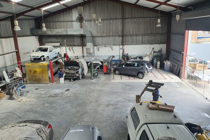 Industrial Warehouse To Rent in Neave Industrial: 750m2, three-phase power, secure yard.