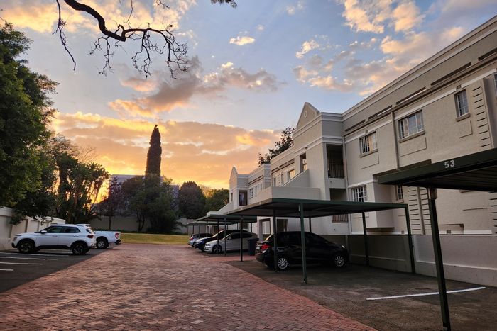To Rent: 2-bed apartment in Morningside with pool, balcony, and secure parking.