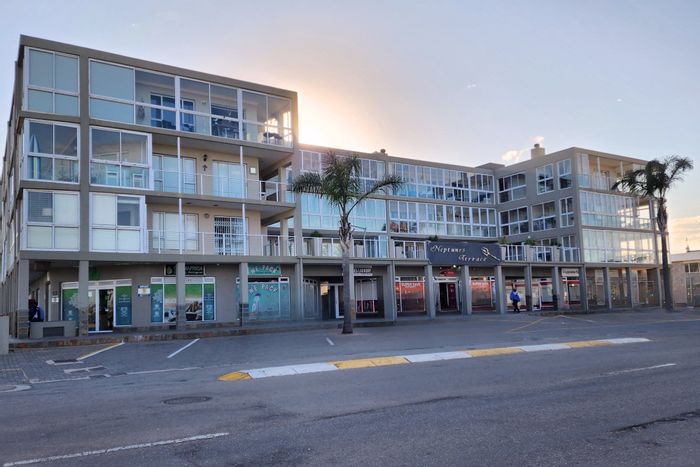 Coastal apartment for sale in Jeffreys Bay Central, near shops and beach.