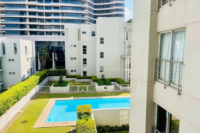 Morningside Apartment To Rent: 2 beds, pool, gardens, secure parking, easy access.