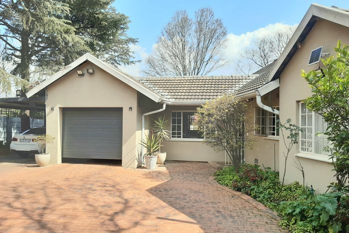 For Sale: Fourways House with pool, spacious garage, and ample parking.