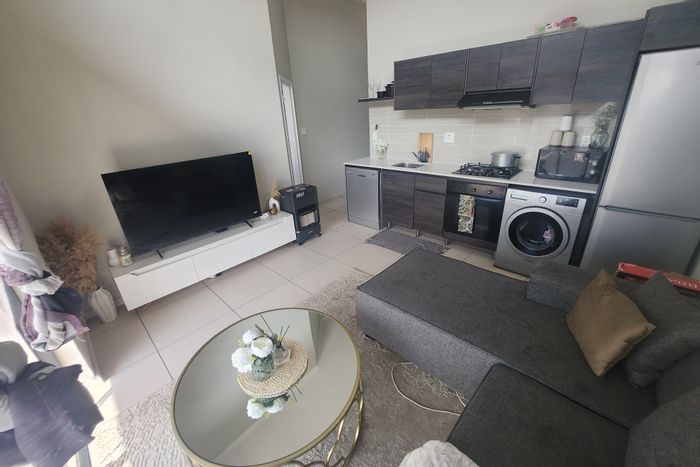 For Sale: 1-Bedroom Apartment in Fourways with Gym, Pool, and Restaurant Access.