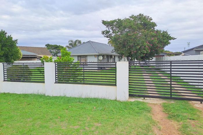 For Sale: Spacious 3-bedroom house in Kabega, near schools and shopping.