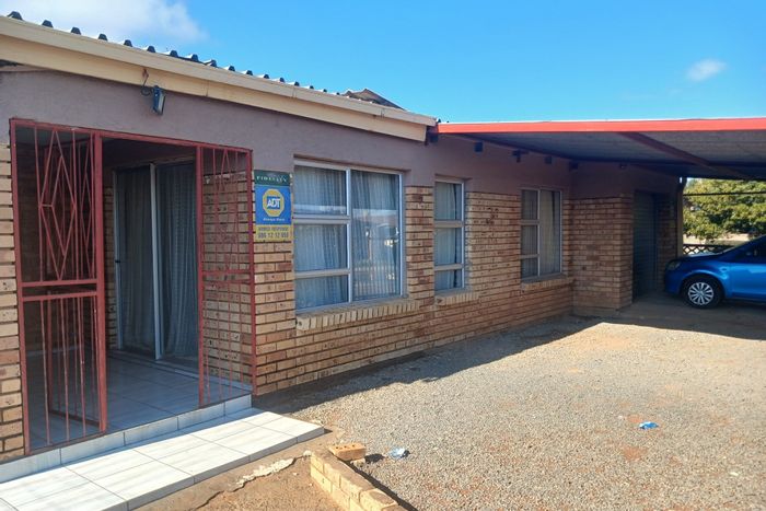 3-bedroom house in Roodepan for sale, includes high-speed internet and pet-friendly.