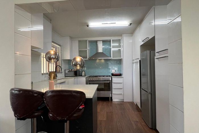 Northgate Townhouse To Rent: 3 beds, pool, garden, garage, smart home features.