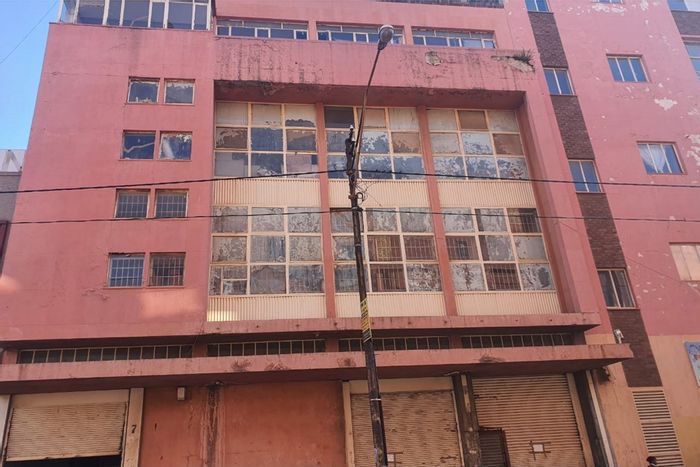 For Sale: Commercial building in Doornfontein with 4 floors, elevator, and prime location.