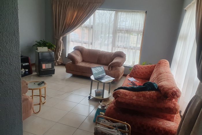 Welgelegen 1 House To Rent: 4 bedrooms, en-suite, garage, furnished option available.
