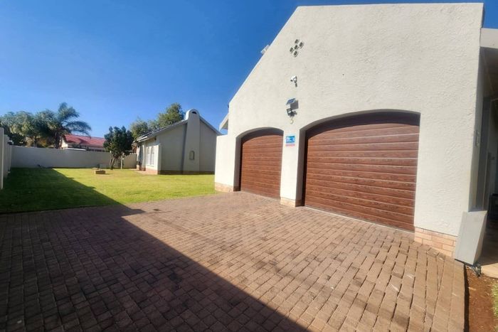 Hillcrest House For Sale: 4 bedrooms, pool, garages, solar system, spacious lot.