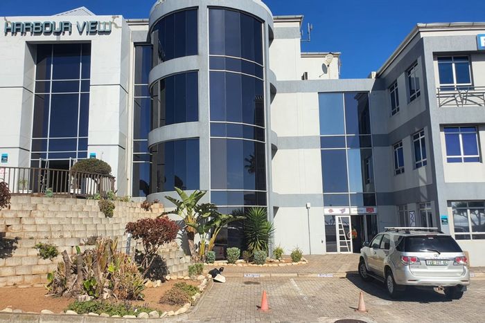 Humerail Office To Rent: 249m2, air-conditioned, secure parking, close to amenities.