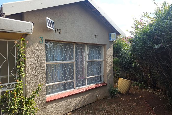 Riverlea House For Sale: 3 Bedrooms, solar features, close to amenities.