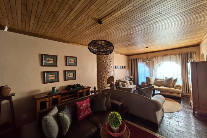 Hillcrest House For Sale: 4 Bedrooms, Pool, Solar System, 3 Garages, Flatlet Potential.
