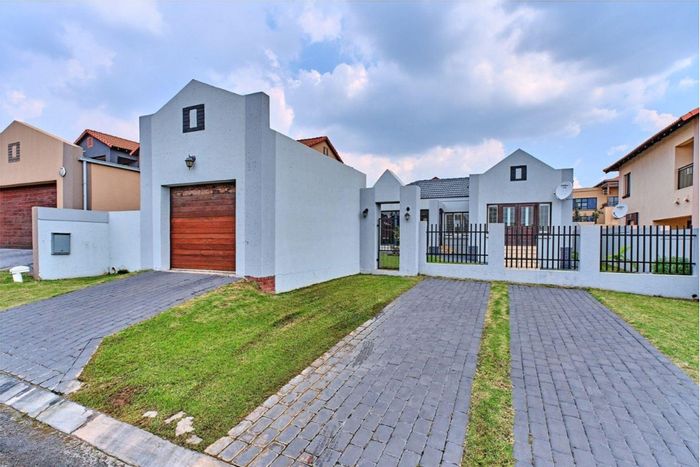 2-Bedroom Townhouse to Rent in Noordwyk with Private Garden and Garage.