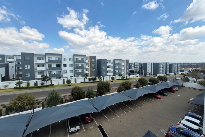 1 Bedroom Apartment To Rent in Carlswald with pool, security, and lifestyle center.