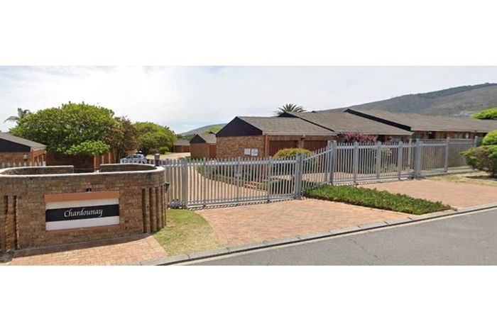Townhouse To Rent in Welgelegen 2: 2 beds, pet-friendly, garage, near amenities.