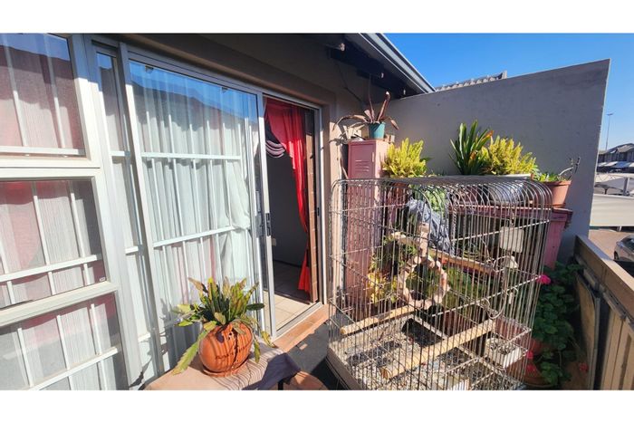 2-Bedroom Apartment For Sale in Minnebron with secure complex and private balcony.