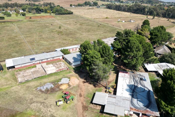 Hartzenbergfontein Small Holding For Sale: Multiple income sources, cottages, workshops, and amenities.