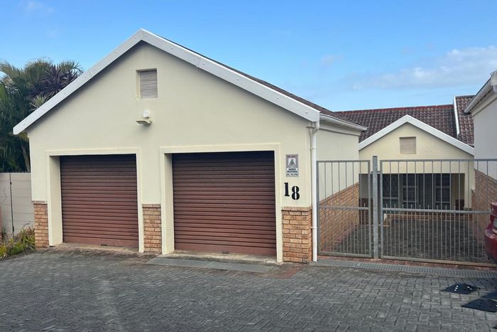 2-Bedroom Townhouse For Sale in Beacon Bay with Double Garage and Courtyard.