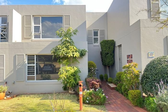 Caribbean Beach Apartment To Rent: 3 bedrooms, clubhouse, pools, golf course access.