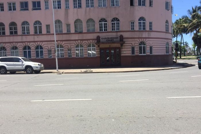 Durban Central Apartment For Sale: 1.5 bedrooms, secure complex, close to amenities.