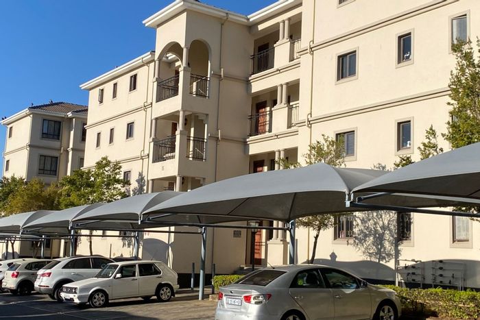 Noordwyk Apartment To Rent: 3 bedrooms, pool, tennis court, balcony, parking.