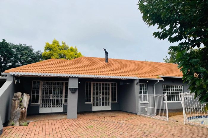 5-Bedroom House To Rent in Noordwyk with pool, yard, and ample parking.
