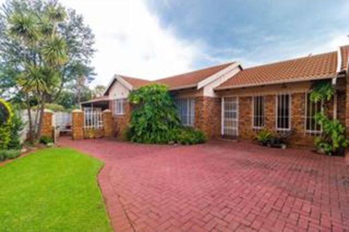 4-Bedroom House in Crystal Park For Sale with 6 Parking Spaces and Convenience.