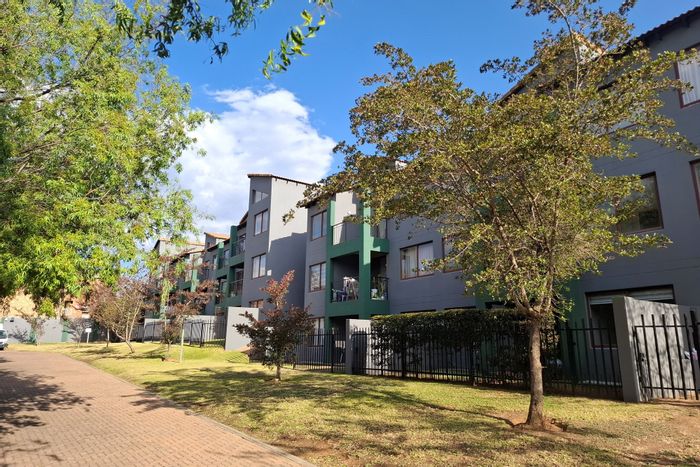 For Sale: 2-Bedroom Apartment in Honeydew with Security, Patio, and Convenient Amenities.