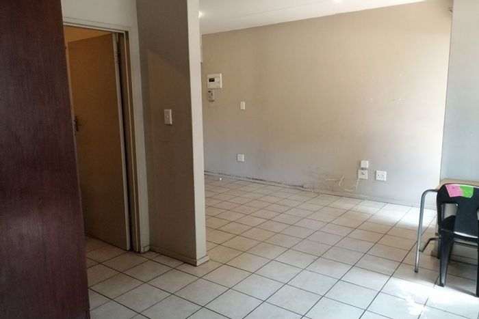 Braamfontein Apartment For Sale: Secure living, pool access, near Wits University.