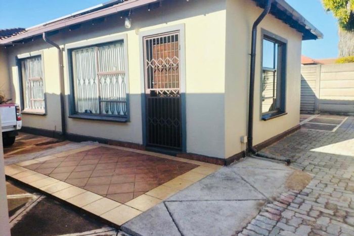House for Sale in The Orchards: 3 Bedrooms, garden, garage, braai area.