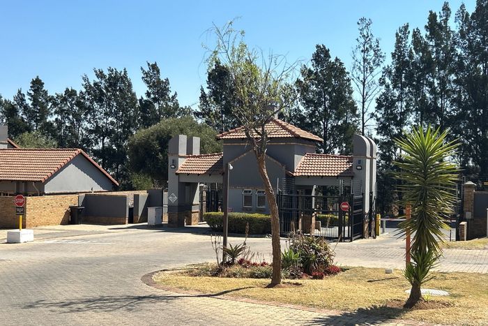 For Sale: 3-Bedroom Apartment in Noordwyk with garden, garage, and estate amenities.
