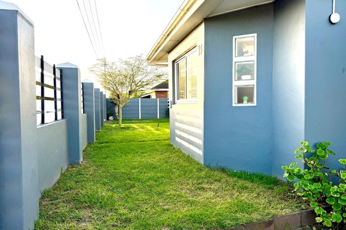 House in De Kuilen To Rent: 3 bedrooms, entertainment room, close to amenities.