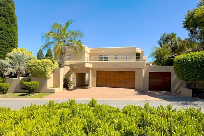 House To Rent in Dainfern Golf Estate: 5 bedrooms, pool, double garage, flatlet.