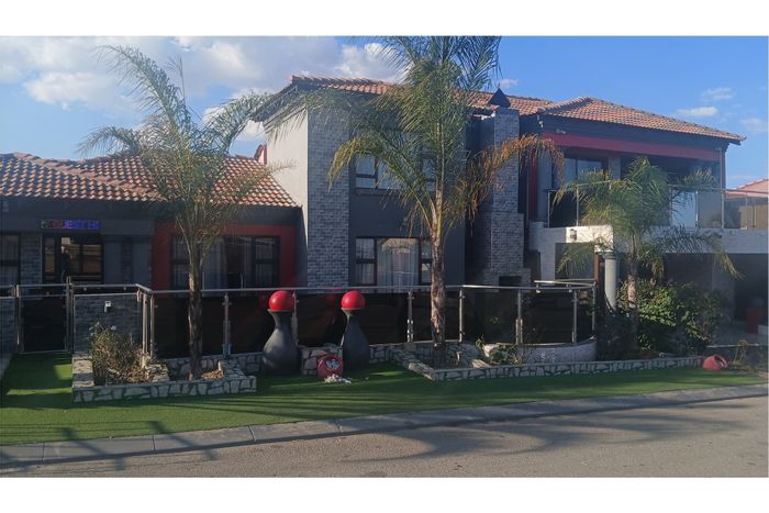 For Sale: Guest House in Emdo Park with 5 en-suite bedrooms, pool, and security.